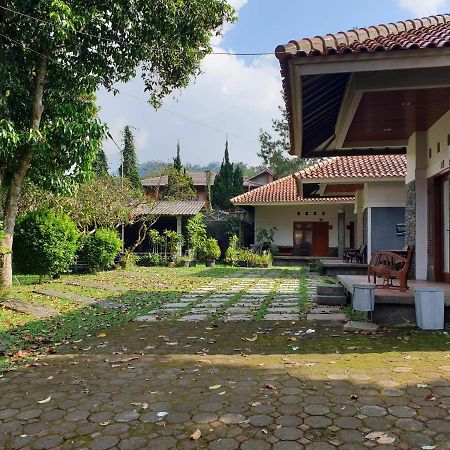 Yehezkiel Hotel Lembang Mitra Reddoorz Esterno foto