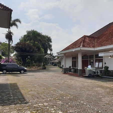 Yehezkiel Hotel Lembang Mitra Reddoorz Esterno foto