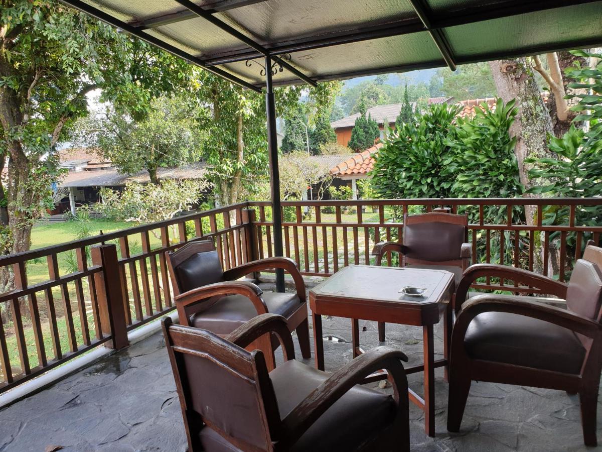 Yehezkiel Hotel Lembang Mitra Reddoorz Esterno foto
