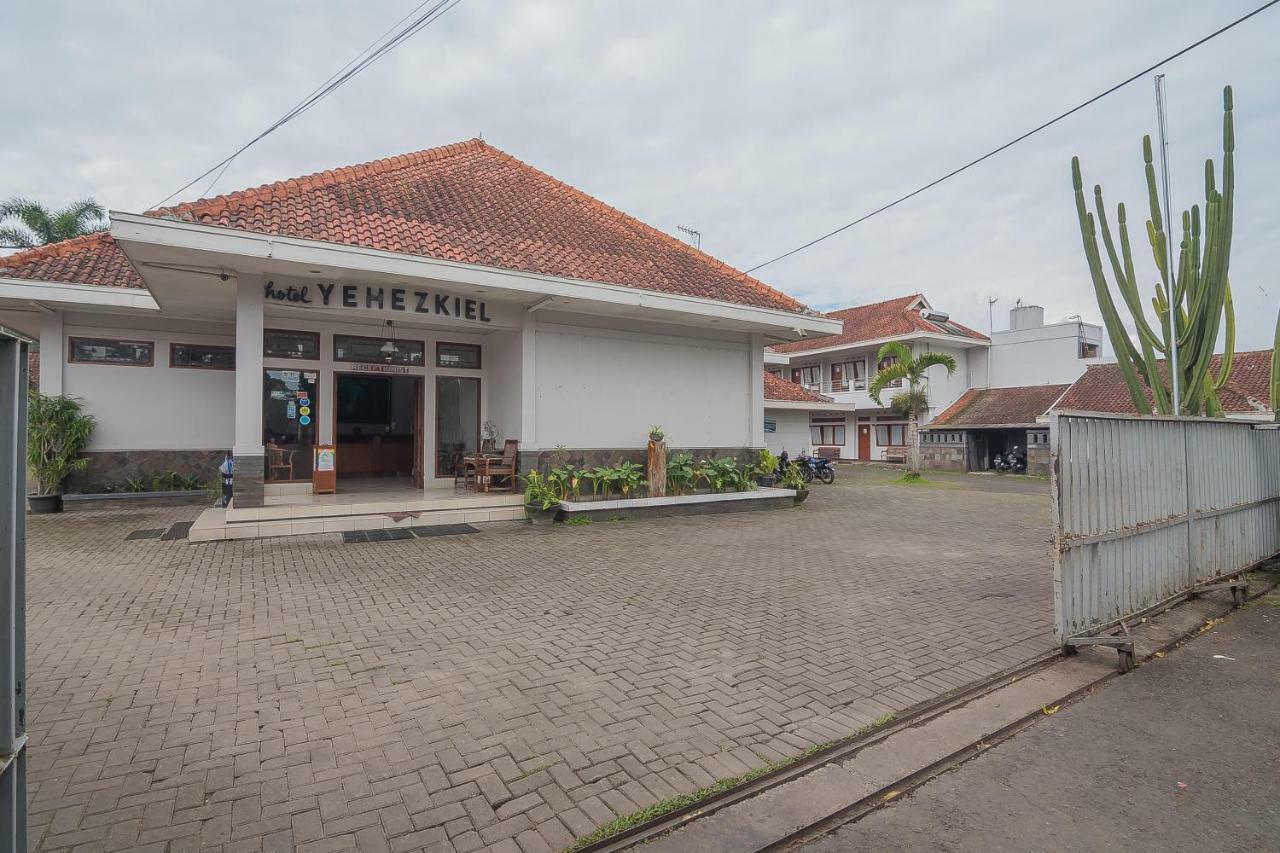 Yehezkiel Hotel Lembang Mitra Reddoorz Esterno foto