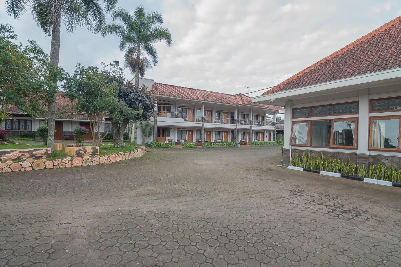 Yehezkiel Hotel Lembang Mitra Reddoorz Esterno foto