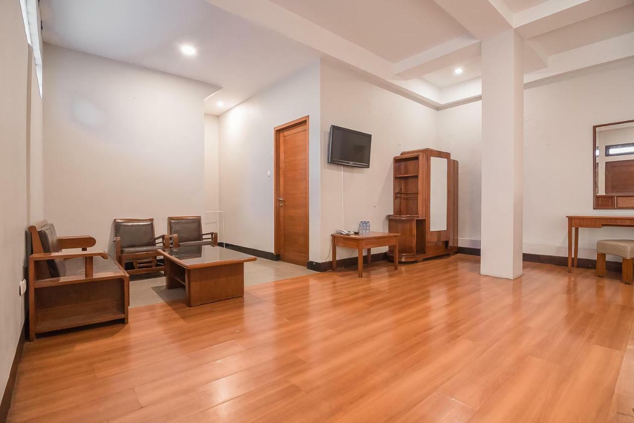 Yehezkiel Hotel Lembang Mitra Reddoorz Esterno foto