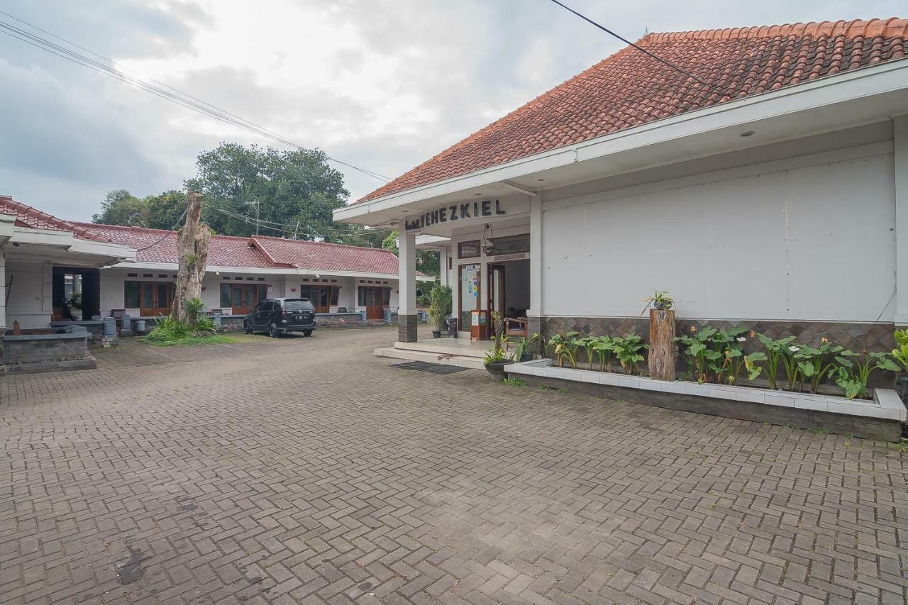 Yehezkiel Hotel Lembang Mitra Reddoorz Esterno foto