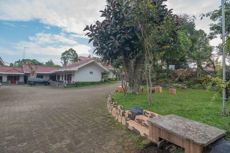 Yehezkiel Hotel Lembang Mitra Reddoorz Esterno foto